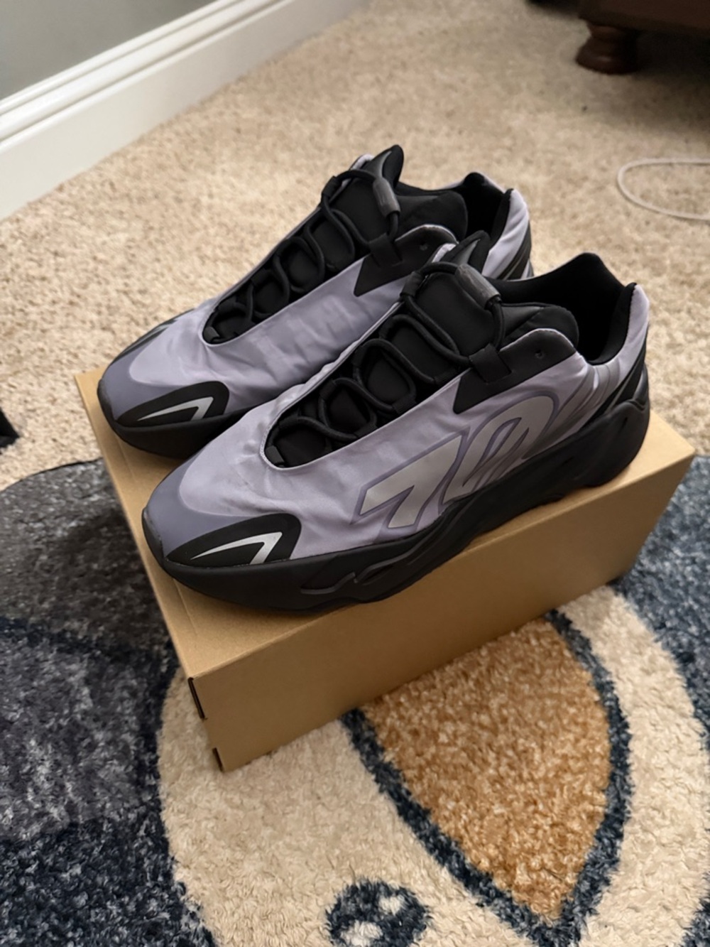 Yeezy 700 MNVN Men’s Sneakers - Picture 5 of 8